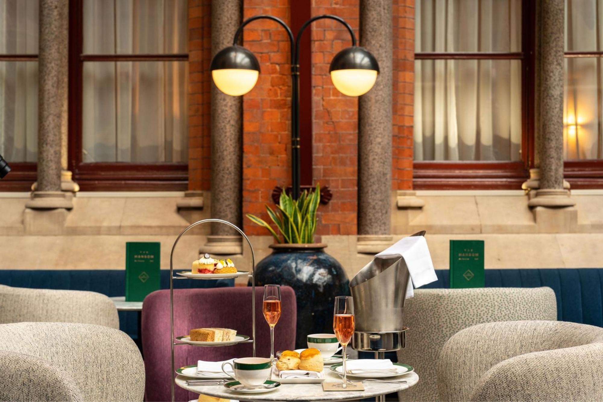 St. Pancras Renaissance Hotel Лондон Экстерьер фото Afternoon tea at the St Pancras Renaissance Hotel, London