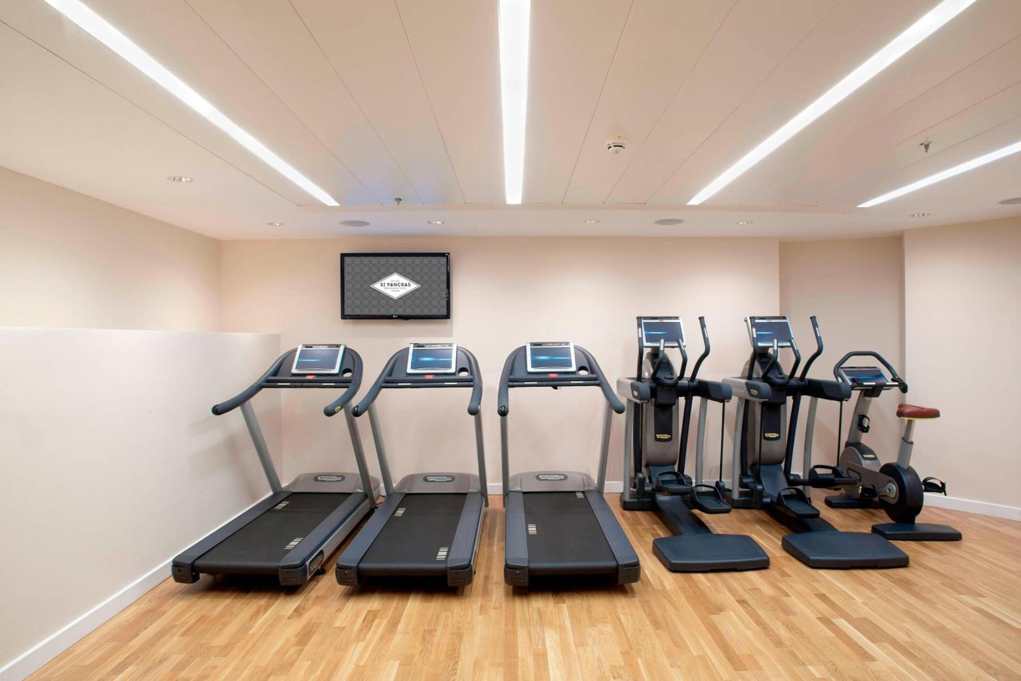 St. Pancras Renaissance Hotel Лондон Экстерьер фото The gym at the hotel