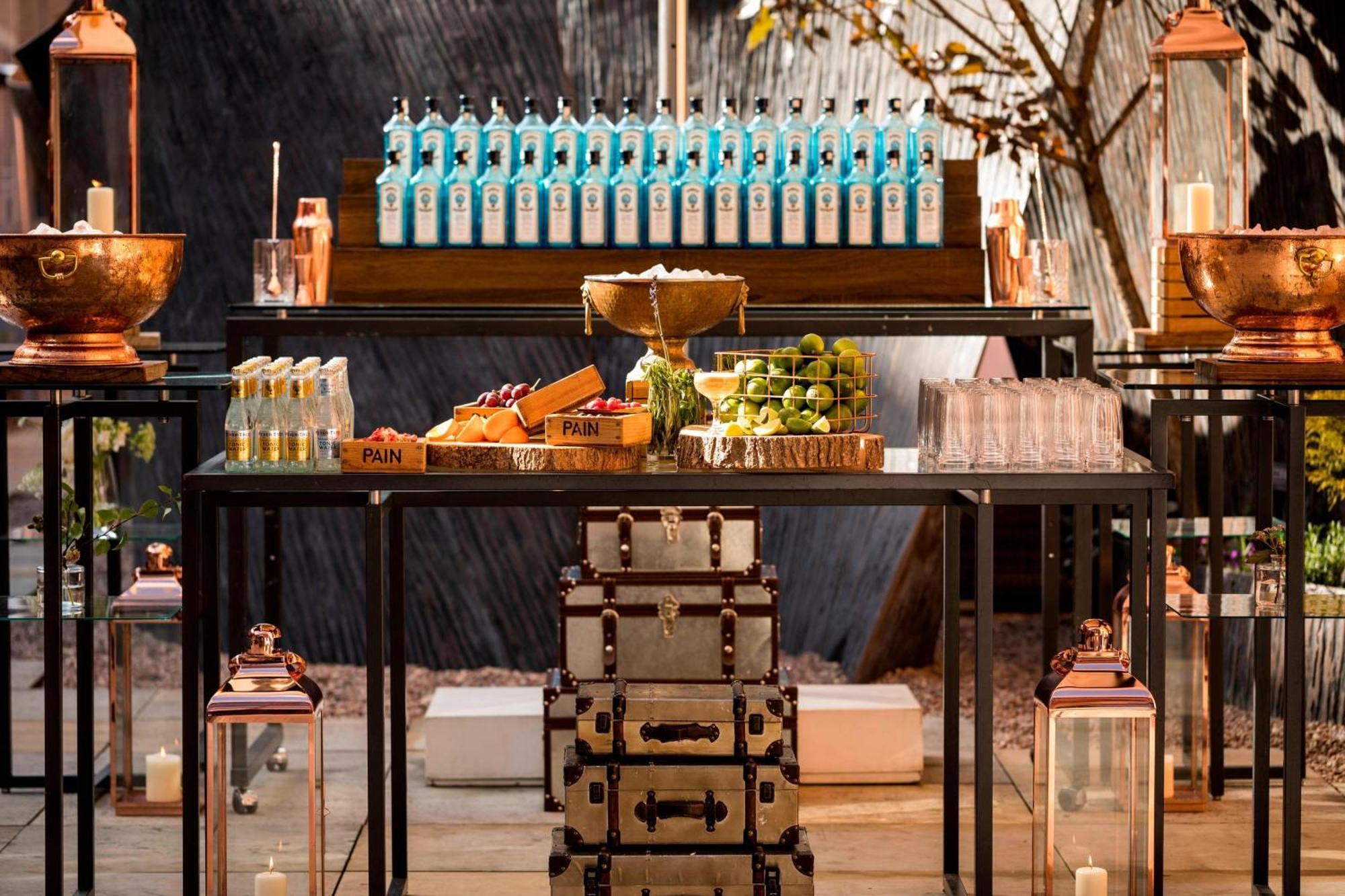 St. Pancras Renaissance Hotel Лондон Экстерьер фото The bar at the 2012 London Olympics