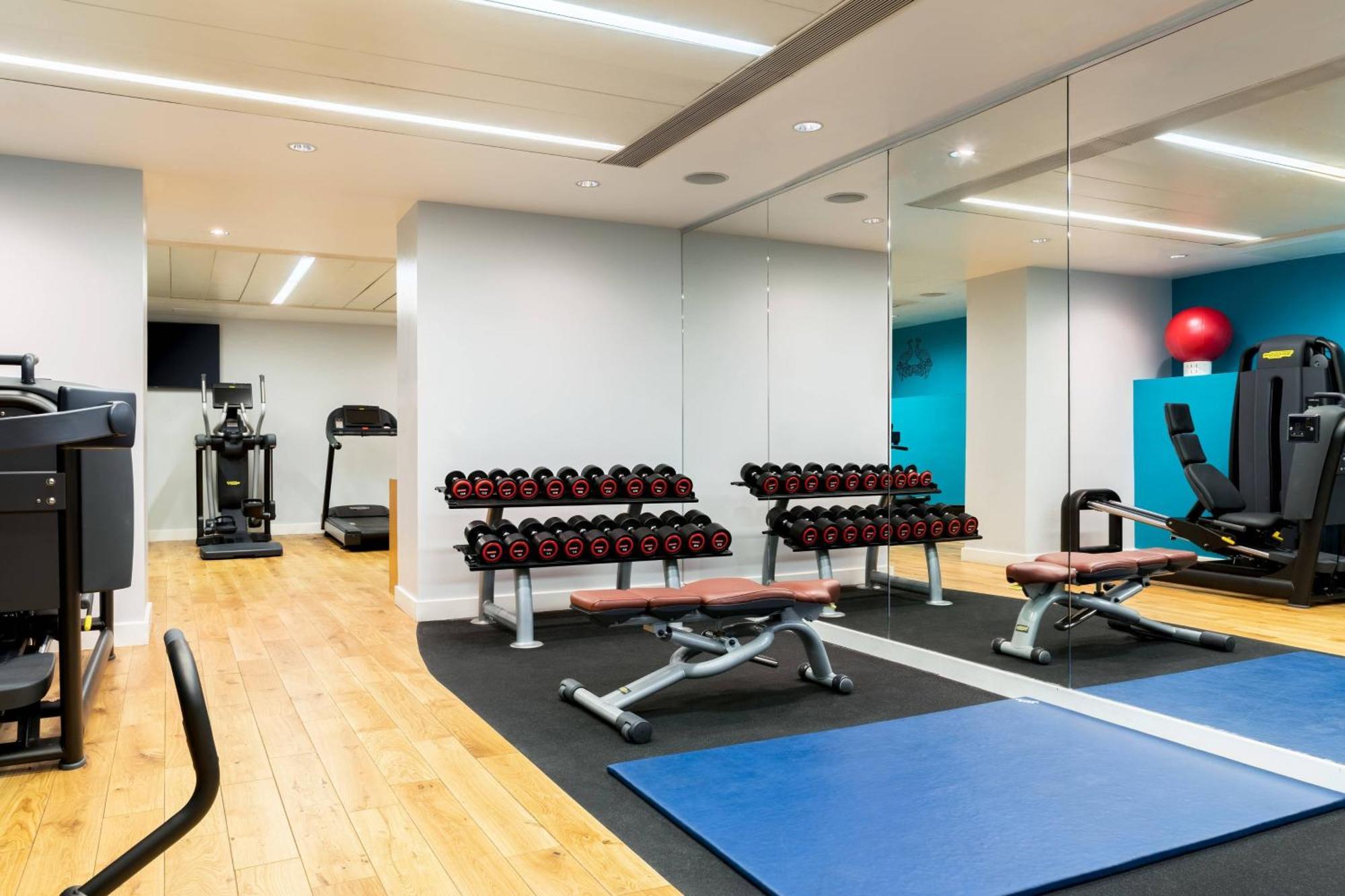 St. Pancras Renaissance Hotel Лондон Экстерьер фото The gym at the London Bridge Hotel