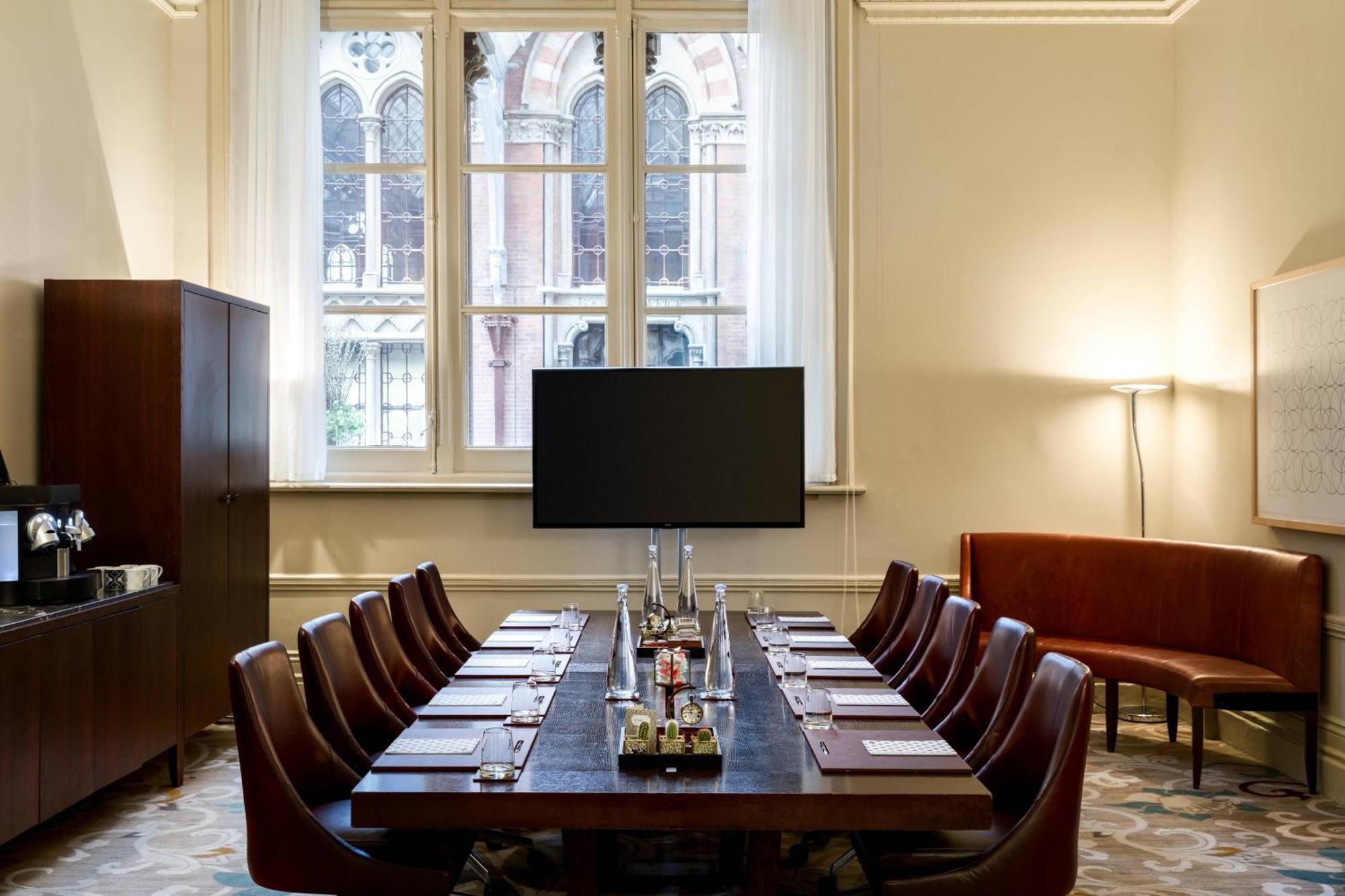 St. Pancras Renaissance Hotel Лондон Экстерьер фото The boardroom at the London Stock Exchange