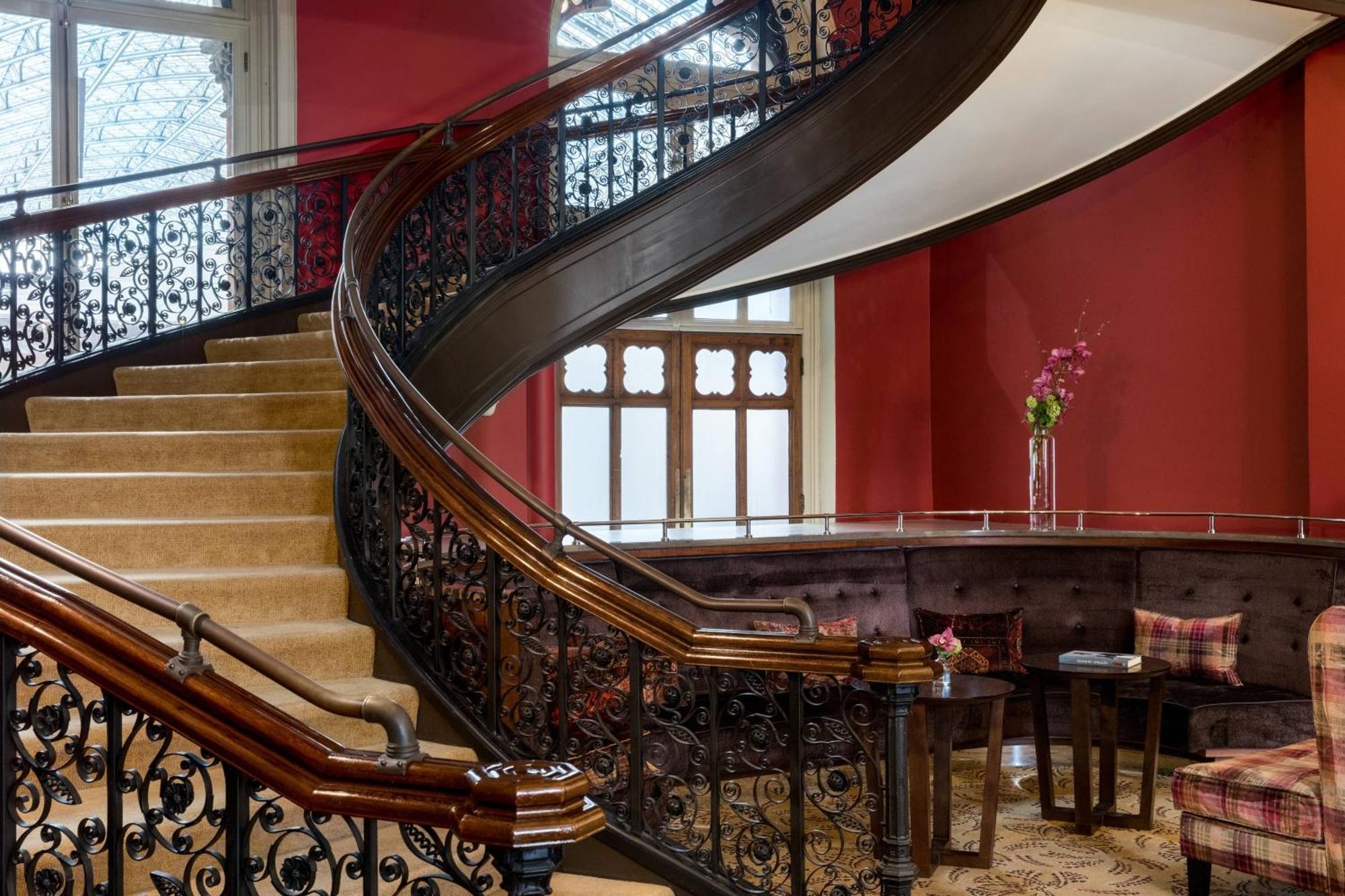 St. Pancras Renaissance Hotel Лондон Экстерьер фото The staircase